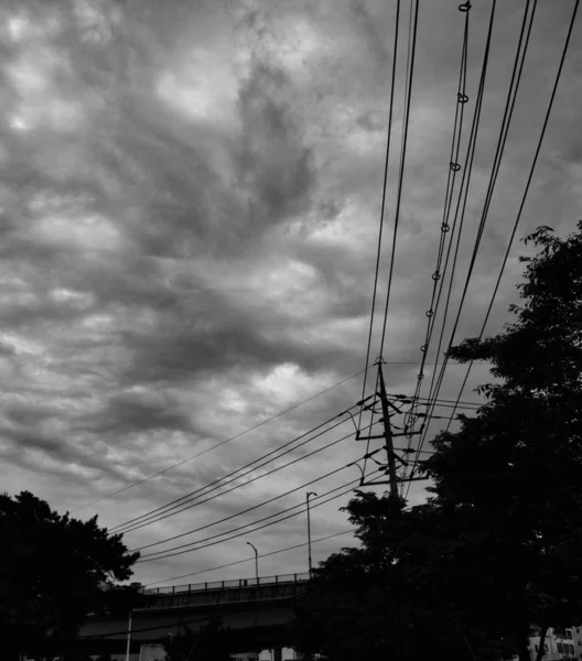 Korea Cheongju Stadt Telefonmast Himmel Und Wolken Schwarz Weiß Foto — Stockfoto