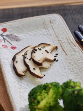 Doğal gıda, Dilimlenmiş taze shiitake mantar