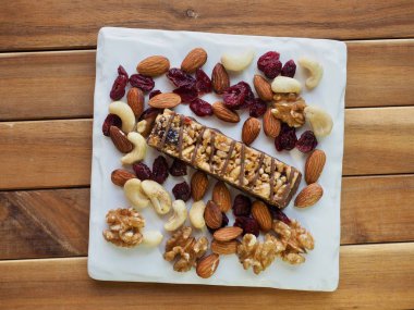 Çikolata ve fındık, Badem, ceviz, ahududu, Kaju fıstığı
