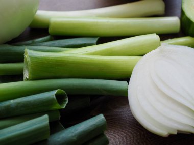Taze organik sebzeler, soğan, dalga, kabak