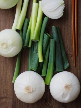 Taze organik sebzeler, soğan, dalga, kabak