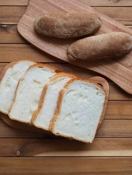 Vollkornbrot Und Normales Brot — Stockfoto