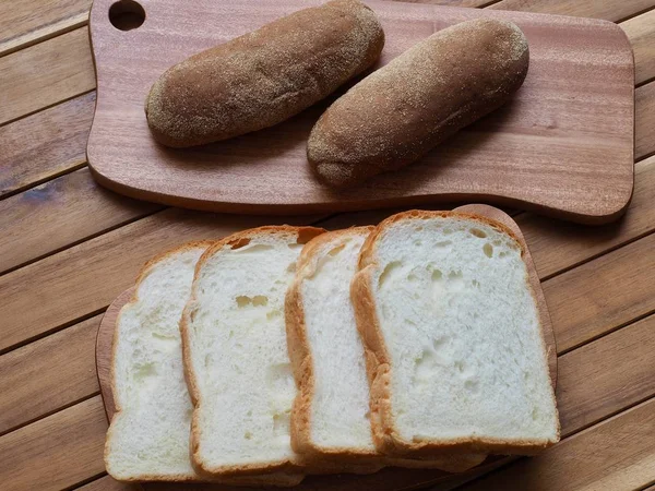 Vollkornbrot Und Normales Brot — Stockfoto