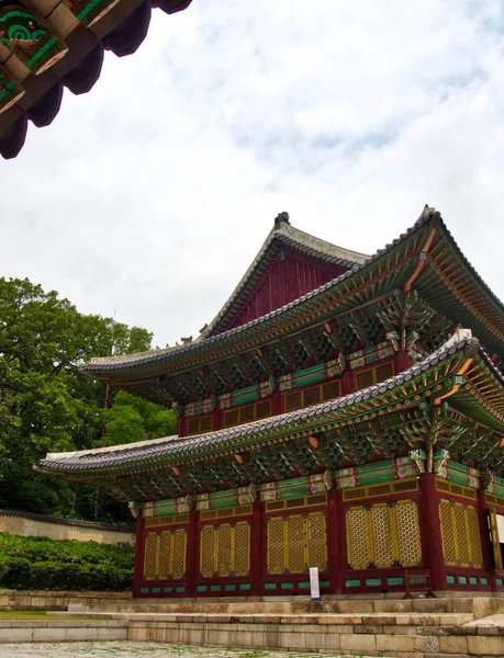 Kore 'nin geleneksel Sarayı Changdeok Sarayı