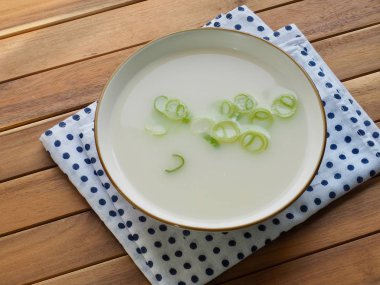Kore yemeği et bacak kemik çorbası