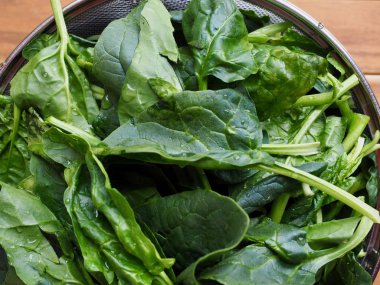 Kore taze organik ıspanak.