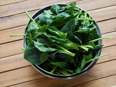 Kore taze organik ıspanak.