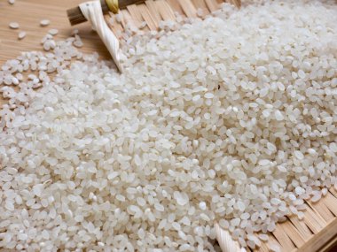 Ahşap tahta ile beyaz pirinç, Asya gıda beyaz pirinç