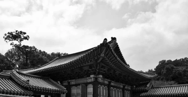 한국의 Changdeok Palace Black White Photo — 스톡 사진