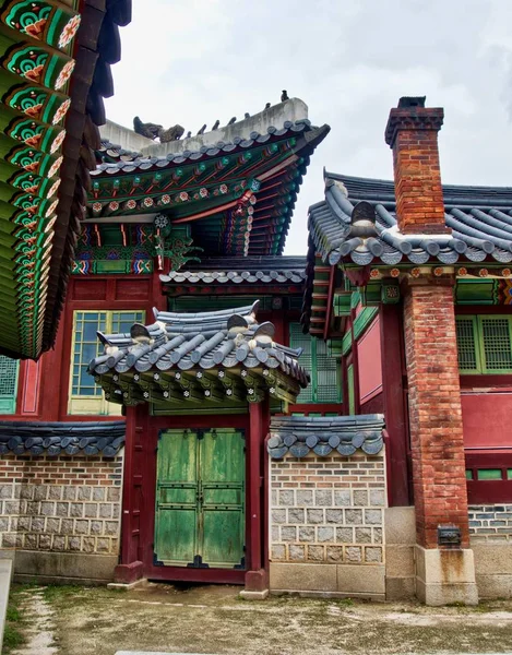 Kore 'nin geleneksel Sarayı Changdeok Sarayı