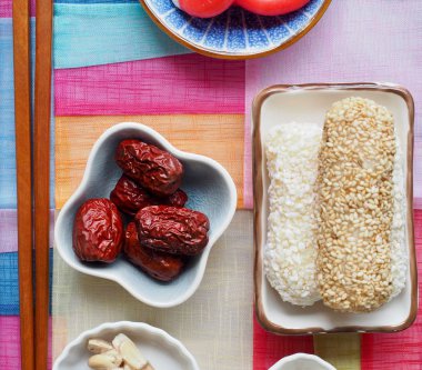 Kore geleneksel tatlılar ve kurabiyeler, , yugwa, glutinous pirinç kek, gangjeong, Jujube, şeker, pirinç kek