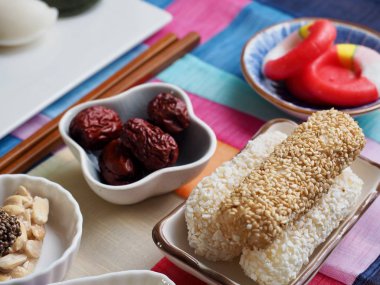 Kore geleneksel tatlılar ve kurabiyeler, , yugwa, glutinous pirinç kek, gangjeong, Jujube, şeker, pirinç kek