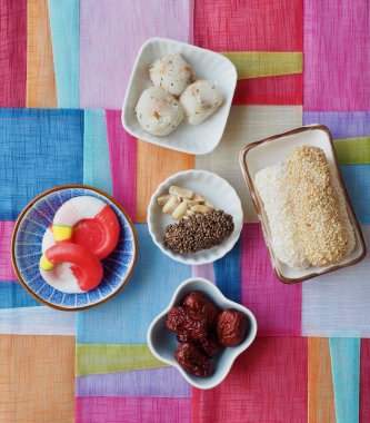 Kore geleneksel tatlılar ve kurabiyeler, , yugwa, glutinous pirinç kek, gangjeong, Jujube, şeker, pirinç kek