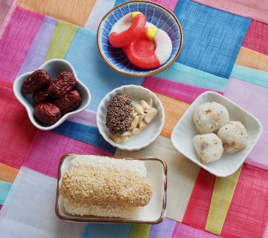 Kore geleneksel tatlılar ve kurabiyeler, , yugwa, glutinous pirinç kek, gangjeong, Jujube, şeker, pirinç kek