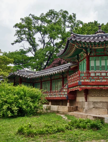 Kore 'nin geleneksel Sarayı Changdeok Sarayı