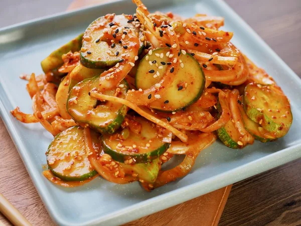 Kore yemeği salatalık sebzesi, sebzeli salatalık.