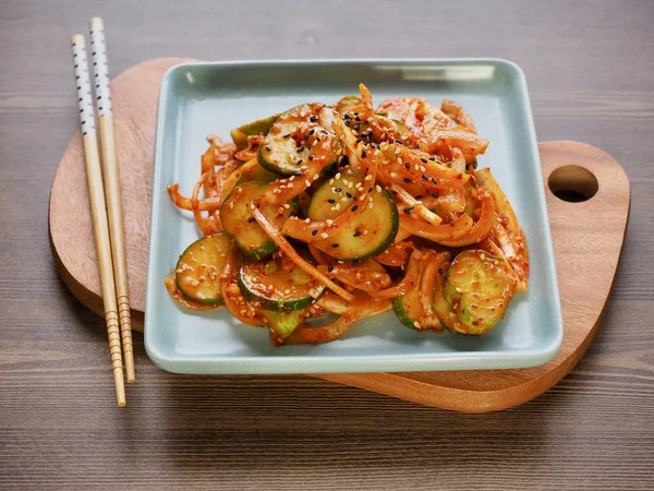 Kore yemeği salatalık sebzesi, sebzeli salatalık.