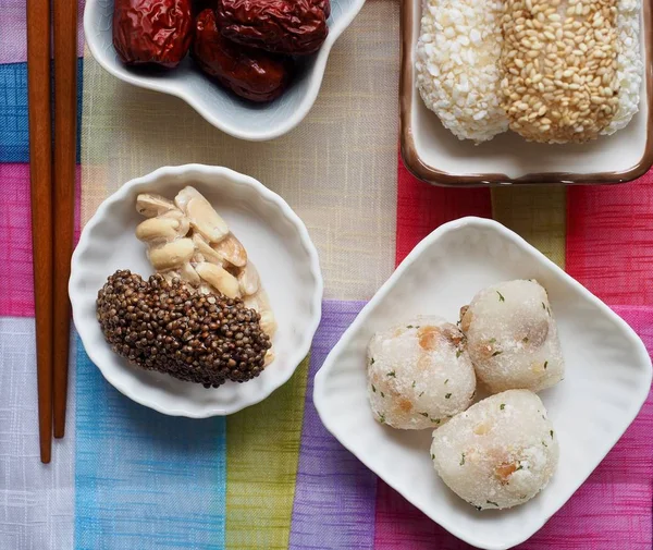 Kore geleneksel tatlılar ve kurabiyeler, , yugwa, glutinous pirinç kek, gangjeong, Jujube, şeker, pirinç kek