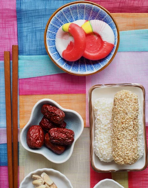 Kore geleneksel tatlılar ve kurabiyeler, , yugwa, glutinous pirinç kek, gangjeong, Jujube, şeker, pirinç kek