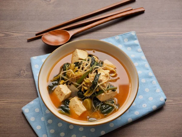 Корейская Еда Spinach Bean Sprouts Soybean Paste Soup — стоковое фото