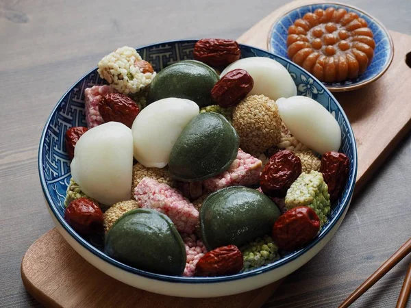 Kore geleneksel tatlılar ve kurabiyeler, Songpyeon, Bal-filledrice Kek, Susam glutinous pirinç kek, Gangjeong