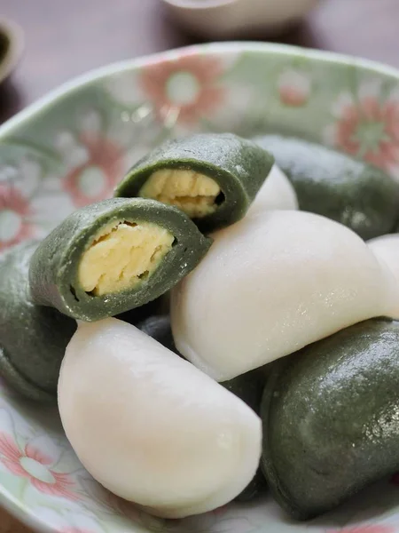 韓国料理ソンピョン 半月形の餅 — ストック写真