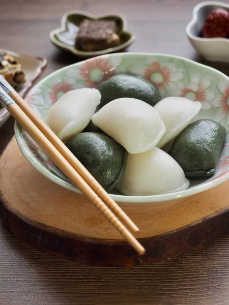 Koreanisches Essen Songpyeon Halbmondförmiger Reiskuchen — Stockfoto