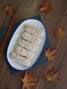 Kore geleneksel çerez yugwa, Hangwa ve akçaağaç yaprağı