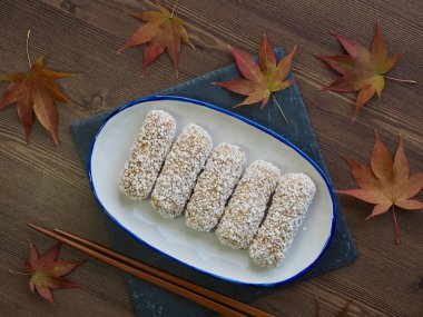 Kore geleneksel çerez yugwa, Hangwa ve akçaağaç yaprağı