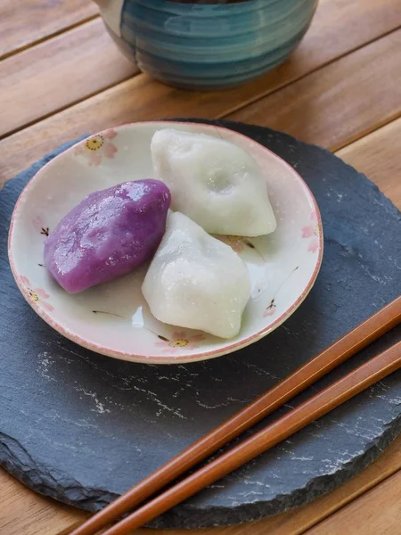 Koreanisches Essen Songpyeon Halbmondförmiger Reiskuchen Chuseok Essen Grüner Tee — Stockfoto