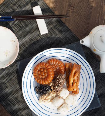 Kore geleneksel tatlılar ve kurabiye, yapışkan pirinç kek, gangjeong, Yakgwa