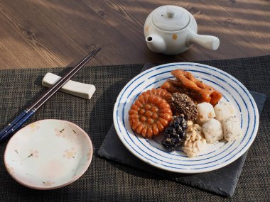 Kore geleneksel tatlılar ve kurabiye, yapışkan pirinç kek, gangjeong, Yakgwa