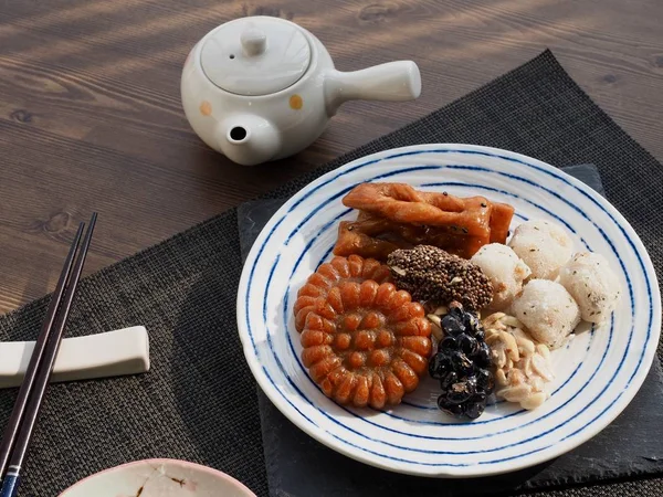 Kore geleneksel tatlılar ve kurabiye, yapışkan pirinç kek, gangjeong, Yakgwa