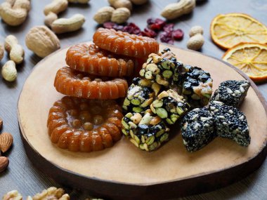 Kore geleneksel tatlılar ve kurabiye ve Fındık Mix, gangjeong, Yakgwa, Bal Çerez 