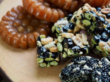 Kore geleneksel tatlılar ve kurabiye ve Fındık Mix, gangjeong, Yakgwa, Bal Çerez 