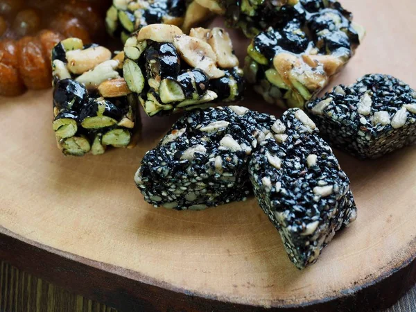 Kore geleneksel tatlılar ve kurabiye ve Fındık Mix, gangjeong, Yakgwa, Bal Çerez 