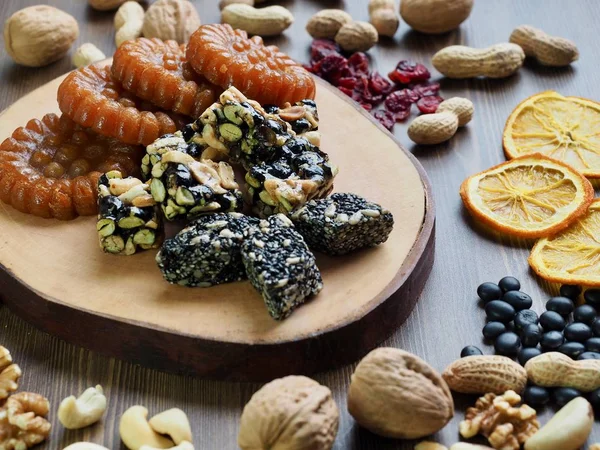 Kore geleneksel tatlılar ve kurabiye ve Fındık Mix, gangjeong, Yakgwa, Bal Çerez 