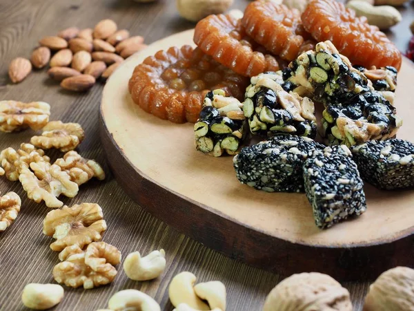 Kore geleneksel tatlılar ve kurabiye ve Fındık Mix, gangjeong, Yakgwa, Bal Çerez 