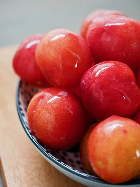 Prune Coréenne Aux Fruits Frais Biologiques — Photo