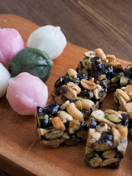 Koreanische Traditionelle Süßigkeiten Und Kekse Honig Reiskuchen Klebriger Reiskuchen Gangjeong — Stockfoto