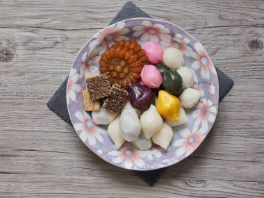 Kore geleneksel tatlılar ve kurabiyeler, Songpyeon, Bal-filledrice Kek, Susam glutinous pirinç kek, Gangjeong, Yakgwa