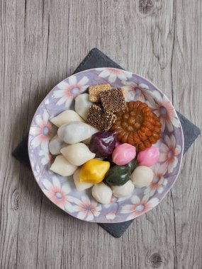 Kore geleneksel tatlılar ve kurabiyeler, Songpyeon, Bal-filledrice Kek, Susam glutinous pirinç kek, Gangjeong, Yakgwa