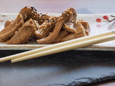  Asya gıda Domuz eti ve bıldırcın yumurtası soya sosu ve Bıldırcın yumurtası 