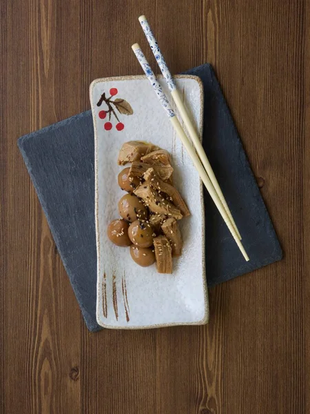  Asya gıda Domuz eti ve bıldırcın yumurtası soya sosu ve Bıldırcın yumurtası 