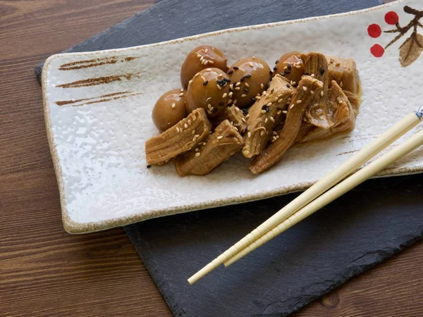  Asya gıda Domuz eti ve bıldırcın yumurtası soya sosu ve Bıldırcın yumurtası 