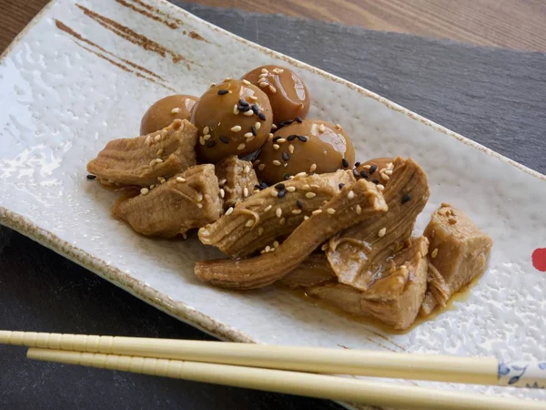  Asya gıda Domuz eti ve bıldırcın yumurtası soya sosu ve Bıldırcın yumurtası 