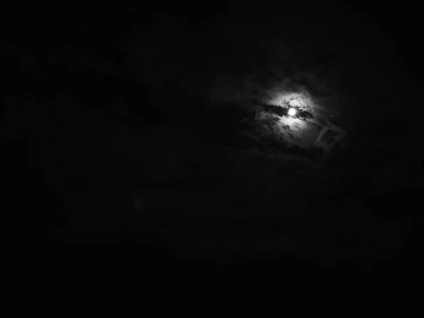 Maan Maan Wolken Zwart Wit Foto — Stockfoto