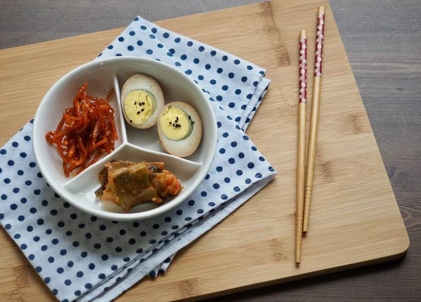 Kore Geleneksel Yan Yemekler Kimchi Sos Kızarmış Yumurta Kurutulmuş Rendelenmiş — Stok fotoğraf