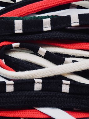 Çeşitli şekiller ve bağcıklar, arka plan