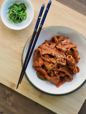 Kore yemeği Jeyuk bokkeum, heyecan-friedspicypork